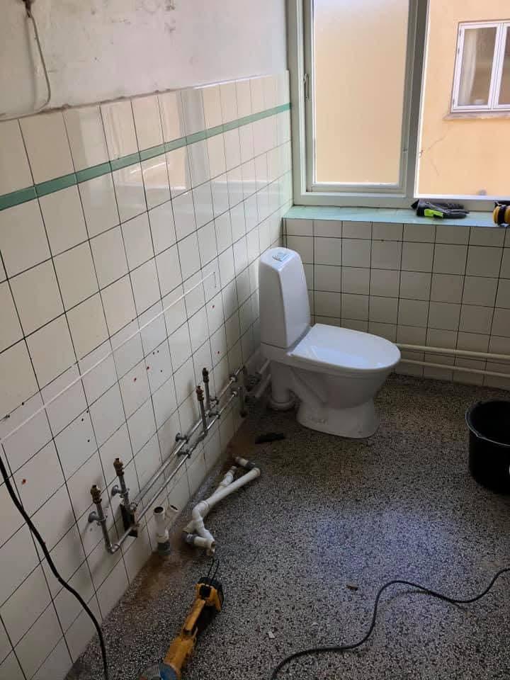 Badeværelse under nedrivning før renovering